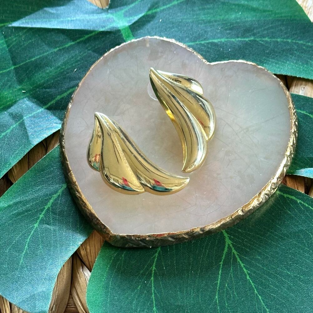 BOGO FREE VTG 90’s golden statement post earrings